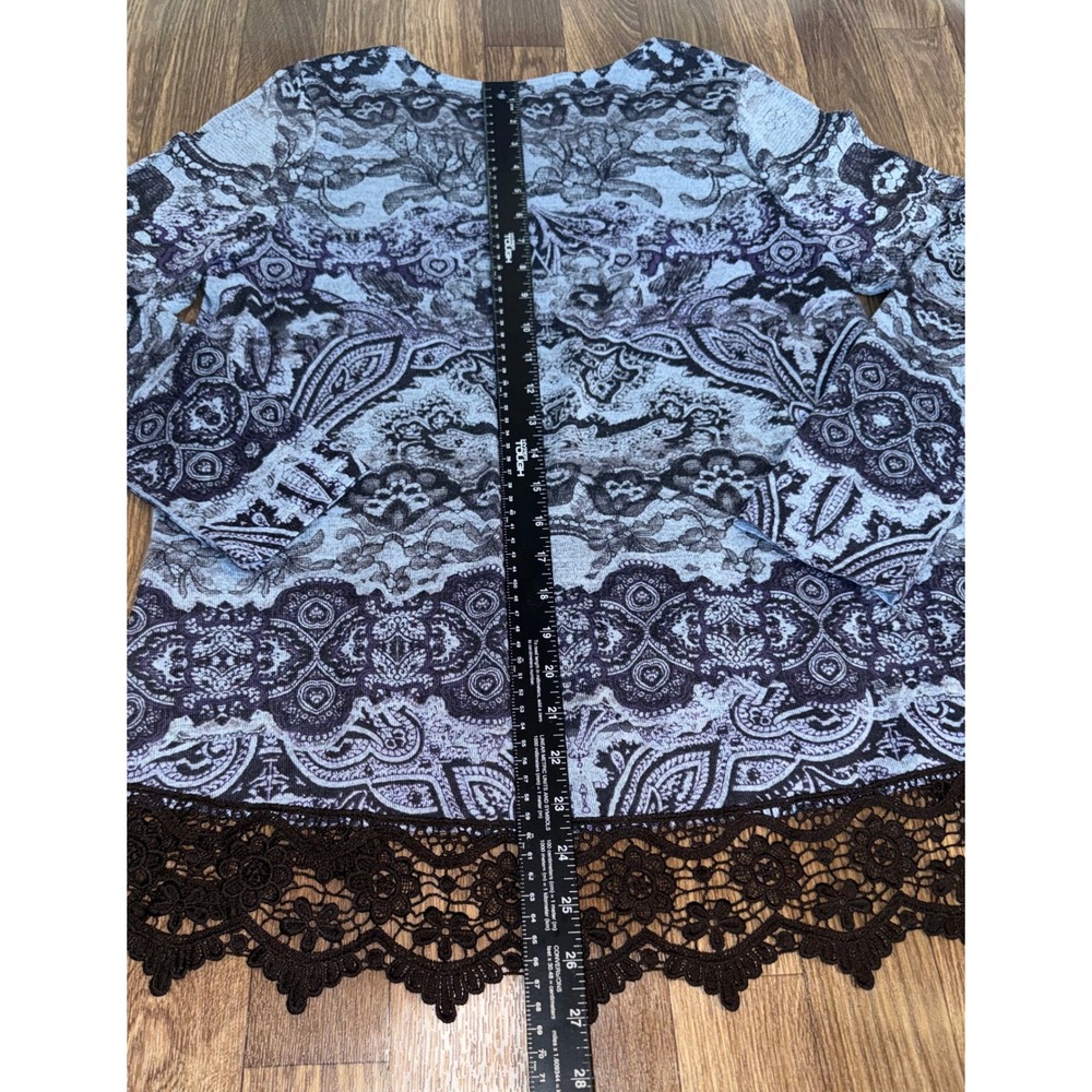 Live and Let Live Blue Paisley Damask Crochet Lace Hem Top Womens Medium STARAC - Picture 7 of 7